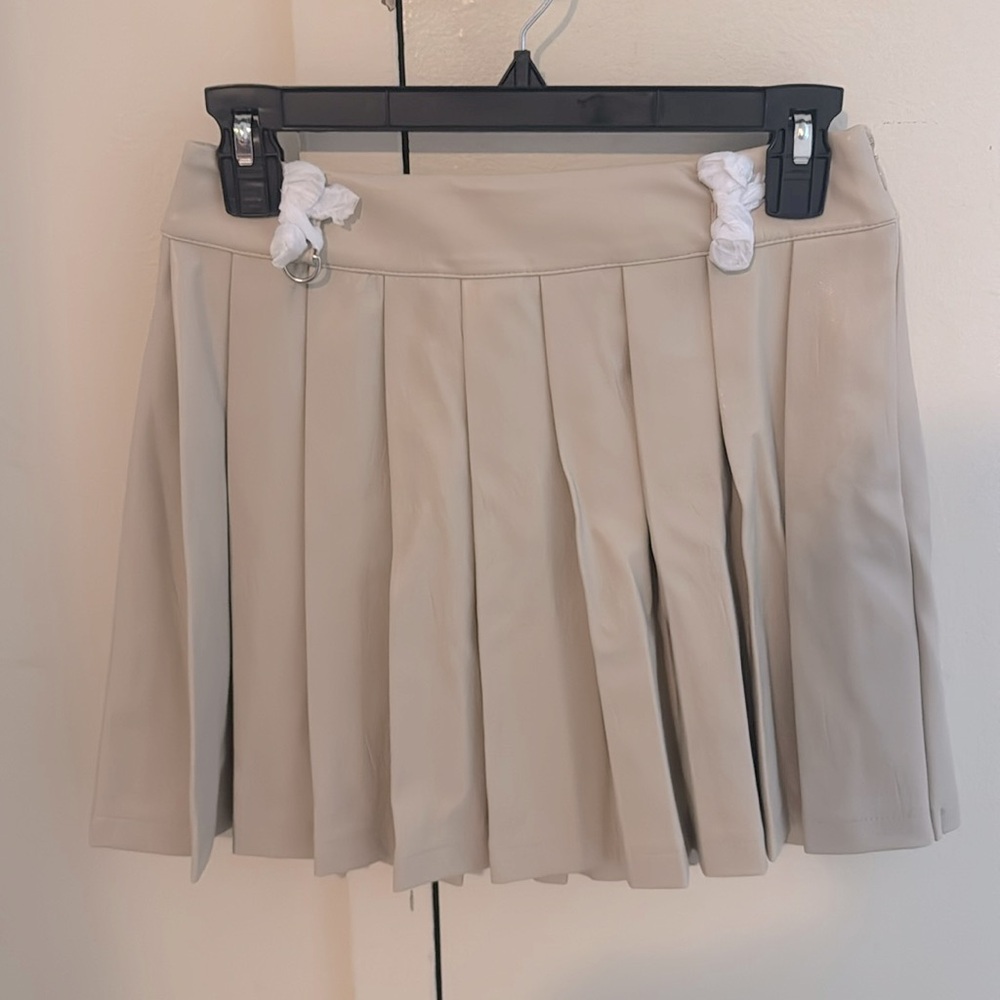 Size small, NWT, beige Forever 21 skirt!